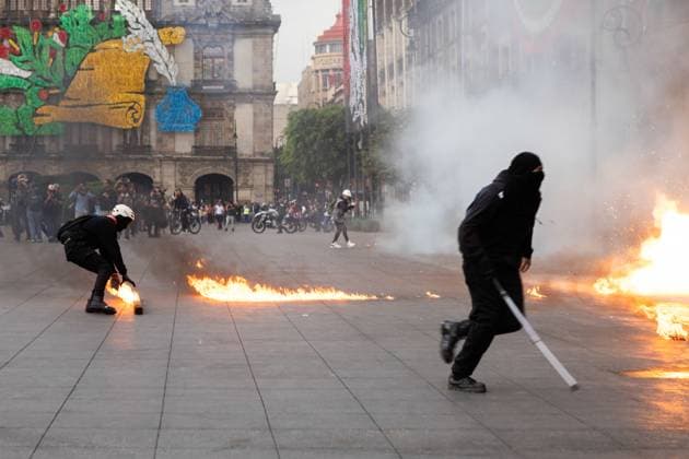 October 2, 2025, Mexico City, Mexico: Fifty-seven years after the massacre of students in Plaza Tlatelolco, survivors, students, and civil society at large marched toward Mexico City s ZoÂ³calo. The event included demonstrations in solidarity with the Palestinian people and clashes between police and some protesters. Mexico City Mexico - ZUMAl178 20251002_znp_l178_035 Copyright: xCristianxLeyvax