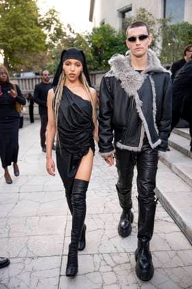 FKA Twigs and her partner at Rick Owens Women Ready to Wear Spring Summer 2026 Collection fashion show, during Paris Fashion Week on october 2nd 2025 Perusseau Da Silva Bestimage Celebrities at Rick Owens Women Ready to Wear Spring Summer 2026 Collection fashion show, during Paris Fashion Week on october 2nd 2025 Paris France  Copyright: xTizianoxDaxSilvax-xPierrexPerusseaux xBestimagexTizianoxDaxSilvax-xPierrexPerusseaux xBestimagex