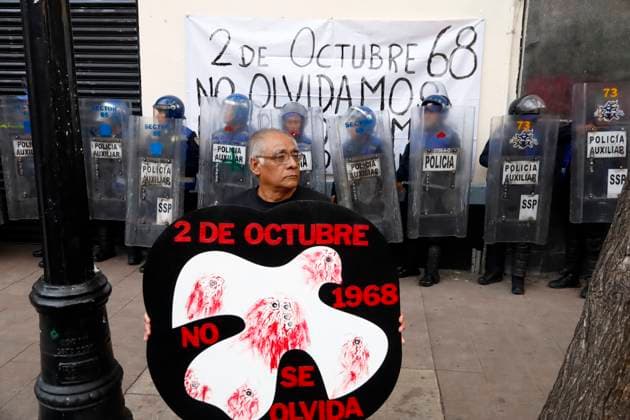 Demonstration marking the 57th anniversary of the Tlatelolco Massacre A person taking part in a demonstration in Mexico city downtown to commemorating the 57th anniversary of the massacre of students in Tlatelolco in 1962. on October 2, 2025, in Mexico City, Mexico. (Photo by Luis Barron Eyepix Group) Copyright: xLuisxBarronx xEyepixxGroupx LB_02102025_171146