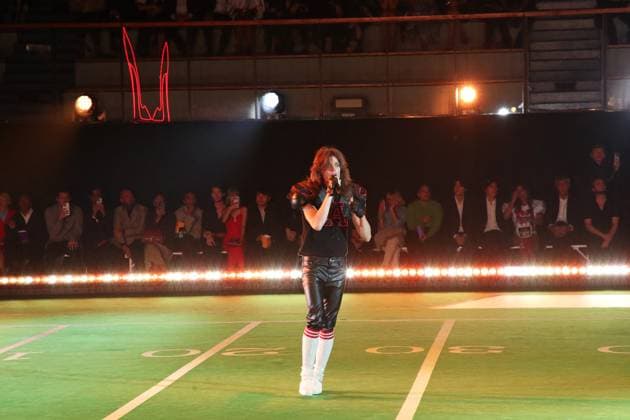 Milo Thoretton, aka Asphalt, sings during The Loubi Show by Christian Louboutin as part of Paris Fashion Week, at the DOJO in Paris, France, on October 2, 2025 Bertrand Rindoff Bestimage The Loubi Show by Christian Louboutin as part of Paris Fashion Week on October 02, 2025 in Paris, France Paris France  Copyright: xBERTRANDxRINDOFFxPETROFFx xBESTIMAGExBERTRANDxRINDOFFxPETROFFx xBESTIMAGEx