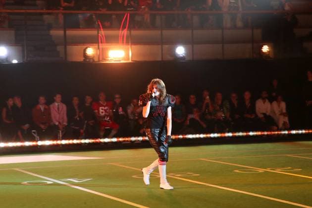 Milo Thoretton, aka Asphalt, sings during The Loubi Show by Christian Louboutin as part of Paris Fashion Week, at the DOJO in Paris, France, on October 2, 2025 Bertrand Rindoff Bestimage The Loubi Show by Christian Louboutin as part of Paris Fashion Week on October 02, 2025 in Paris, France Paris France  Copyright: xBERTRANDxRINDOFFxPETROFFx xBESTIMAGExBERTRANDxRINDOFFxPETROFFx xBESTIMAGEx
