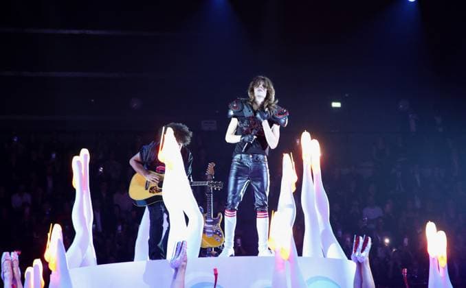 Milo Thoretton, aka Asphalt, sings during The Loubi Show by Christian Louboutin as part of Paris Fashion Week, at the DOJO in Paris, France, on October 2, 2025 Bertrand Rindoff Bestimage The Loubi Show by Christian Louboutin as part of Paris Fashion Week on October 02, 2025 in Paris, France Paris France  Copyright: xBERTRANDxRINDOFFxPETROFFx xBESTIMAGExBERTRANDxRINDOFFxPETROFFx xBESTIMAGEx