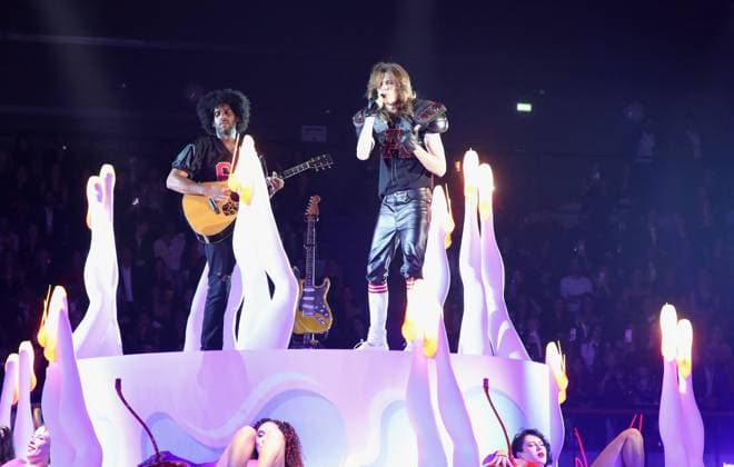 Milo Thoretton, aka Asphalt, sings during The Loubi Show by Christian Louboutin as part of Paris Fashion Week, at the DOJO in Paris, France, on October 2, 2025 Bertrand Rindoff Bestimage The Loubi Show by Christian Louboutin as part of Paris Fashion Week on October 02, 2025 in Paris, France Paris France  Copyright: xBERTRANDxRINDOFFxPETROFFx xBESTIMAGExBERTRANDxRINDOFFxPETROFFx xBESTIMAGEx