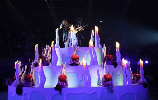 Milo Thoretton, aka Asphalt, sings during The Loubi Show by Christian Louboutin as part of Paris Fashion Week, at the DOJO in Paris, France, on October 2, 2025 Bertrand Rindoff Bestimage The Loubi Show by Christian Louboutin as part of Paris Fashion Week on October 02, 2025 in Paris, France Paris France  Copyright: xBERTRANDxRINDOFFxPETROFFx xBESTIMAGExBERTRANDxRINDOFFxPETROFFx xBESTIMAGEx