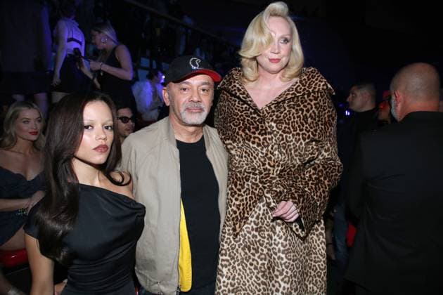 Jenna Ortega, Christian Louboutin et Gwendoline Christie au Loubi Show par Christian Louboutin dans le cadre de la Fashion Week de Paris, au DOJO de Paris, France, le 2 Octobre 2025 Bertrand Rindoff Bestimage Celebrities at the Loubi Show by Christian Louboutin as part of Paris Fashion Week on October 02, 2025 in Paris, France Paris France  Copyright: xBERTRANDxRINDOFFxPETROFFx xBESTIMAGExBERTRANDxRINDOFFxPETROFFx xBESTIMAGEx