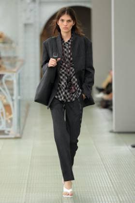 PFW - Times Runway A model walks the runway during the Times Womenswear Spring Summer 2026 show as part of Paris Fashion Week on October 02, 2025 in Paris, France. Photo by Alain-Gil Gonzalez ABACAPRESS.COM Paris France  Copyright: xGonzalezxAlain-Gil ABACAx