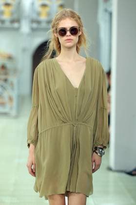 PFW - Times Runway A model walks the runway during the Times Womenswear Spring Summer 2026 show as part of Paris Fashion Week on October 02, 2025 in Paris, France. Photo by Alain-Gil Gonzalez ABACAPRESS.COM Paris France  Copyright: xGonzalezxAlain-Gil ABACAx
