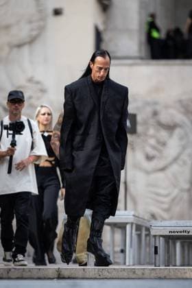 Rick Owens au défilé Rick Owens Collection Femme Prêt à Porter Printemps Eté 2026 lors de la Fashion Week de Paris, le 2 octobre 2025 Julien Sarkissian Bestimage Celebrities at Rick Owens Women Ready to Wear Spring Summer 2026 Collection fashion show, during Paris Fashion Week on october 2nd 2025 Paris France  Copyright: xJulienxSarkissianx xBestimagexJulienxSarkissianx xBestimagex