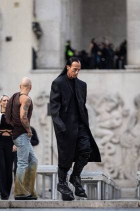 Rick Owens au défilé Rick Owens Collection Femme Prêt à Porter Printemps Eté 2026 lors de la Fashion Week de Paris, le 2 octobre 2025 Julien Sarkissian Bestimage Celebrities at Rick Owens Women Ready to Wear Spring Summer 2026 Collection fashion show, during Paris Fashion Week on october 2nd 2025 Paris France  Copyright: xJulienxSarkissianx xBestimagexJulienxSarkissianx xBestimagex