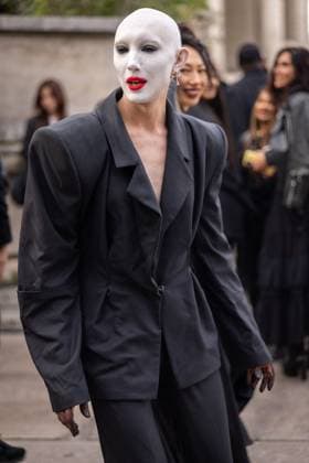 Guest at Rick Owens Women Ready to Wear Spring Summer 2026 Collection fashion show, during Paris Fashion Week on october 2nd 2025 Julien Sarkissian Bestimage Celebrities at Rick Owens Women Ready to Wear Spring Summer 2026 Collection fashion show, during Paris Fashion Week on october 2nd 2025 Paris France  Copyright: xJulienxSarkissianx xBestimagexJulienxSarkissianx xBestimagex