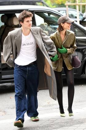 Cruz Beckham and his partner Jackie Apostel are back to their hotel during Fashion Week in Paris October 3, 2025 Cruz Beckham and his partner Jackie Apostel are coming back to their hotel in Paris, Cruz was wearing some bizarre frog shoes Paris France  Copyright: xAgence BestimagexAgence Bestimagex