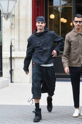 PFW - Romeo Beckham Leaves His Hotel Romeo Beckham leaves his hotel in Paris, France on October 3, 2025, during Paris Fashion Week. Photo by Florian Poitout ABACAPRESS.COM Paris France  Copyright: xPoitoutxFlorian ABACAx