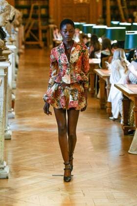 PFW - Wild Rose & Sparrow A model poses on the runway during Wild Rose & Sparrow SS26 PFW Runway Show, Nuit Au Ballet as part of Paris Fashion Week on October 2, 2025 in Paris, France. Photo by Shootpix ABACAPRESS.COM Paris France  Copyright: xShootpix ABACAx