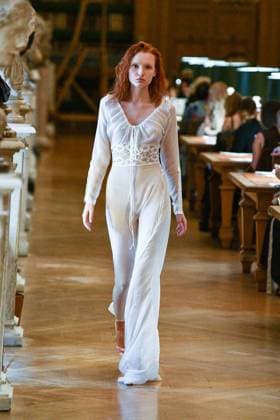 PFW - Wild Rose & Sparrow A model poses on the runway during Wild Rose & Sparrow SS26 PFW Runway Show, Nuit Au Ballet as part of Paris Fashion Week on October 2, 2025 in Paris, France. Photo by Shootpix ABACAPRESS.COM Paris France  Copyright: xShootpix ABACAx