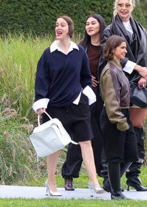 Sarah Paulson at the arrivals of the Loewe Collection Femme Prêt à Porter Printemps Eté 2026 show during Paris Fashion Week PFW , at the Cité Universitaire in Paris, France, October 03, 2025 Denis Guignebourg Bestimage Arrivals Loewe fashion show as part of Spring Summer 2026 Paris Fashion Week on October 03, 2025 in Paris, France Paris France  Copyright: xDenisxGuignebourgx xBestimagexDenisxGuignebourgx xBestimagex