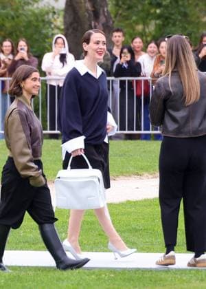Sarah Paulson at the arrivals of the Loewe Collection Femme Prêt à Porter Printemps Eté 2026 show during Paris Fashion Week PFW , at the Cité Universitaire in Paris, France, October 03, 2025 Denis Guignebourg Bestimage Arrivals Loewe fashion show as part of Spring Summer 2026 Paris Fashion Week on October 03, 2025 in Paris, France Paris France  Copyright: xDenisxGuignebourgx xBestimagexDenisxGuignebourgx xBestimagex