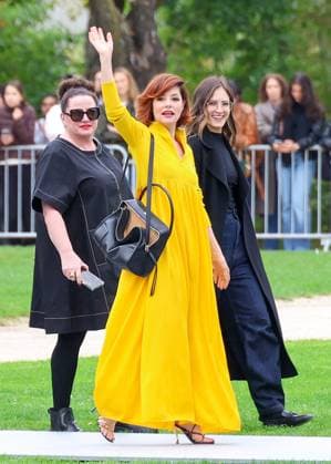 Parker Posey at the arrivals of the Loewe Collection Femme Prêt à Porter Printemps Eté 2026 show during Paris Fashion Week PFW , at the Cité Universitaire in Paris, France, October 03, 2025 Denis Guignebourg Bestimage Arrivals Loewe fashion show as part of Spring Summer 2026 Paris Fashion Week on October 03, 2025 in Paris, France Paris France  Copyright: xDenisxGuignebourgx xBestimagexDenisxGuignebourgx xBestimagex