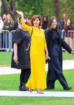 Parker Posey at the arrivals of the Loewe Collection Femme Prêt à Porter Printemps Eté 2026 show during Paris Fashion Week PFW , at the Cité Universitaire in Paris, France, October 03, 2025 Denis Guignebourg Bestimage Arrivals Loewe fashion show as part of Spring Summer 2026 Paris Fashion Week on October 03, 2025 in Paris, France Paris France  Copyright: xDenisxGuignebourgx xBestimagexDenisxGuignebourgx xBestimagex