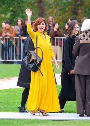 Parker Posey at the arrivals of the Loewe Collection Femme Prêt à Porter Printemps Eté 2026 show during Paris Fashion Week PFW , at the Cité Universitaire in Paris, France, October 03, 2025 Denis Guignebourg Bestimage Arrivals Loewe fashion show as part of Spring Summer 2026 Paris Fashion Week on October 03, 2025 in Paris, France Paris France  Copyright: xDenisxGuignebourgx xBestimagexDenisxGuignebourgx xBestimagex