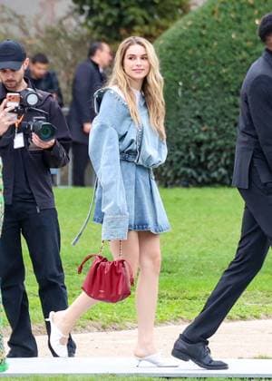Adèle Castillon aux arrivals du défilé Loewe Collection Femme Prêt à Porter Printemps Eté 2026 lors de la Fashion Week de Paris PFW , à la Cité Universitaire de Paris, France, le 3 octobre 2025 Denis Guignebourg Bestimage Arrivals Loewe fashion show as part of Spring Summer 2026 Paris Fashion Week on October 03, 2025 in Paris, France Paris France  Copyright: xDenisxGuignebourgx xBestimagexDenisxGuignebourgx xBestimagex