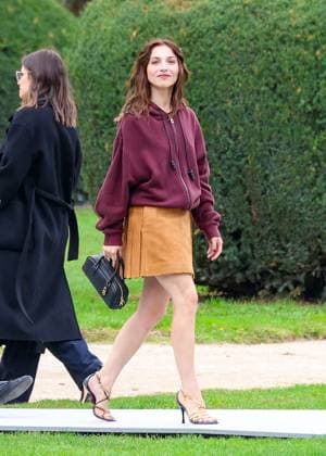 Monia Chokri aux arrivals du défilé Loewe Collection Femme Prêt à Porter Printemps Eté 2026 lors de la Fashion Week de Paris PFW , à la Cité Universitaire de Paris, France, le 3 octobre 2025 Denis Guignebourg Bestimage Arrivals Loewe fashion show as part of Spring Summer 2026 Paris Fashion Week on October 03, 2025 in Paris, France Paris France  Copyright: xDenisxGuignebourgx xBestimagexDenisxGuignebourgx xBestimagex