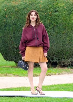Monia Chokri aux arrivals du défilé Loewe Collection Femme Prêt à Porter Printemps Eté 2026 lors de la Fashion Week de Paris PFW , à la Cité Universitaire de Paris, France, le 3 octobre 2025 Denis Guignebourg Bestimage Arrivals Loewe fashion show as part of Spring Summer 2026 Paris Fashion Week on October 03, 2025 in Paris, France Paris France  Copyright: xDenisxGuignebourgx xBestimagexDenisxGuignebourgx xBestimagex
