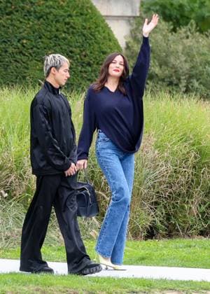 Liv Tyler aux arrivals du défilé Loewe Collection Femme Prêt à Porter Printemps Eté 2026 lors de la Fashion Week de Paris PFW , à la Cité Universitaire de Paris, France, le 3 octobre 2025 Denis Guignebourg Bestimage Arrivals Loewe fashion show as part of Spring Summer 2026 Paris Fashion Week on October 03, 2025 in Paris, France Paris France  Copyright: xDenisxGuignebourgx xBestimagexDenisxGuignebourgx xBestimagex