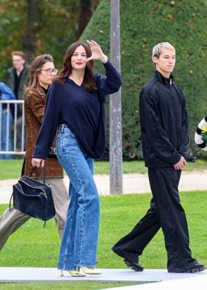 Liv Tyler aux arrivals du défilé Loewe Collection Femme Prêt à Porter Printemps Eté 2026 lors de la Fashion Week de Paris PFW , à la Cité Universitaire de Paris, France, le 3 octobre 2025 Denis Guignebourg Bestimage Arrivals Loewe fashion show as part of Spring Summer 2026 Paris Fashion Week on October 03, 2025 in Paris, France Paris France  Copyright: xDenisxGuignebourgx xBestimagexDenisxGuignebourgx xBestimagex