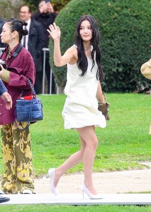 Kim Yoo Jung aux arrivals du défilé Loewe Collection Femme Prêt à Porter Printemps Eté 2026 lors de la Fashion Week de Paris PFW , à la Cité Universitaire de Paris, France, le 3 octobre 2025 Denis Guignebourg Bestimage Arrivals Loewe fashion show as part of Spring Summer 2026 Paris Fashion Week on October 03, 2025 in Paris, France Paris France  Copyright: xDenisxGuignebourgx xBestimagexDenisxGuignebourgx xBestimagex