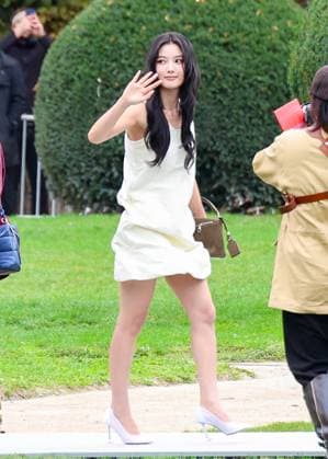 Kim Yoo Jung aux arrivals du défilé Loewe Collection Femme Prêt à Porter Printemps Eté 2026 lors de la Fashion Week de Paris PFW , à la Cité Universitaire de Paris, France, le 3 octobre 2025 Denis Guignebourg Bestimage Arrivals Loewe fashion show as part of Spring Summer 2026 Paris Fashion Week on October 03, 2025 in Paris, France Paris France  Copyright: xDenisxGuignebourgx xBestimagexDenisxGuignebourgx xBestimagex
