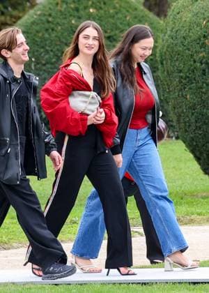 Raffey Cassidy aux arrivals du défilé Loewe Collection Femme Prêt à Porter Printemps Eté 2026 lors de la Fashion Week de Paris PFW , à la Cité Universitaire de Paris, France, le 3 octobre 2025 Denis Guignebourg Bestimage Arrivals Loewe fashion show as part of Spring Summer 2026 Paris Fashion Week on October 03, 2025 in Paris, France Paris France  Copyright: xDenisxGuignebourgx xBestimagexDenisxGuignebourgx xBestimagex