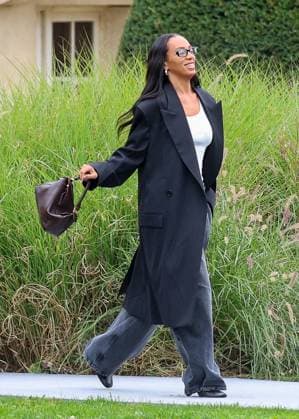 Solange Knowles at the arrivals of the Loewe Collection Femme Prêt à Porter Printemps Eté 2026 show during Paris Fashion Week PFW , at the Cité Universitaire in Paris, France, October 03, 2025 Denis Guignebourg Bestimage Arrivals Loewe fashion show as part of Spring Summer 2026 Paris Fashion Week on October 03, 2025 in Paris, France Paris France  Copyright: xDenisxGuignebourgx xBestimagexDenisxGuignebourgx xBestimagex