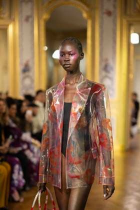 PFW - Leonard Paris A model presents a creation by Leonard Paris for the Women Ready-to-wear Spring-Summer 2026 collection as part of the Paris Fashion Week, in Paris on October 3, 2025. Photo by Eliot Blondet ABACAPRESS.COM Paris Ile-de-France France  Copyright: xBlondetxEliot ABACAx
