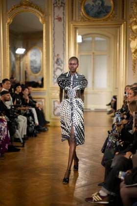 PFW - Leonard Paris A model presents a creation by Leonard Paris for the Women Ready-to-wear Spring-Summer 2026 collection as part of the Paris Fashion Week, in Paris on October 3, 2025. Photo by Eliot Blondet ABACAPRESS.COM Paris Ile-de-France France  Copyright: xBlondetxEliot ABACAx