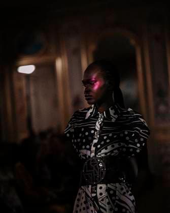 PFW - Leonard Paris A model presents a creation by Leonard Paris for the Women Ready-to-wear Spring-Summer 2026 collection as part of the Paris Fashion Week, in Paris on October 3, 2025. Photo by Eliot Blondet ABACAPRESS.COM Paris Ile-de-France France  Copyright: xBlondetxEliot ABACAx
