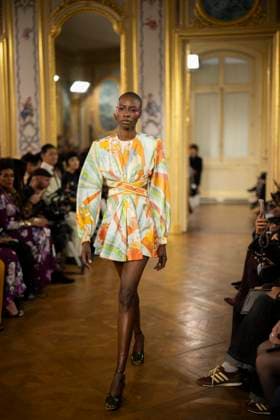 PFW - Leonard Paris A model presents a creation by Leonard Paris for the Women Ready-to-wear Spring-Summer 2026 collection as part of the Paris Fashion Week, in Paris on October 3, 2025. Photo by Eliot Blondet ABACAPRESS.COM Paris Ile-de-France France  Copyright: xBlondetxEliot ABACAx