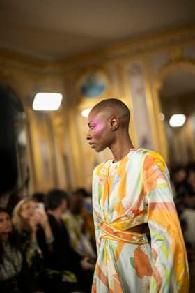 PFW - Leonard Paris A model presents a creation by Leonard Paris for the Women Ready-to-wear Spring-Summer 2026 collection as part of the Paris Fashion Week, in Paris on October 3, 2025. Photo by Eliot Blondet ABACAPRESS.COM Paris Ile-de-France France  Copyright: xBlondetxEliot ABACAx
