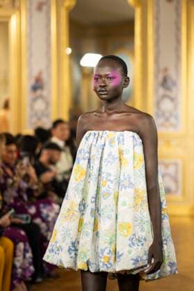 PFW - Leonard Paris A model presents a creation by Leonard Paris for the Women Ready-to-wear Spring-Summer 2026 collection as part of the Paris Fashion Week, in Paris on October 3, 2025. Photo by Eliot Blondet ABACAPRESS.COM Paris Ile-de-France France  Copyright: xBlondetxEliot ABACAx