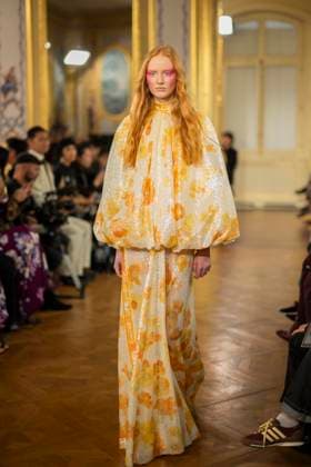 PFW - Leonard Paris A model presents a creation by Leonard Paris for the Women Ready-to-wear Spring-Summer 2026 collection as part of the Paris Fashion Week, in Paris on October 3, 2025. Photo by Eliot Blondet ABACAPRESS.COM Paris Ile-de-France France  Copyright: xBlondetxEliot ABACAx