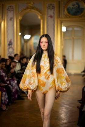 PFW - Leonard Paris A model presents a creation by Leonard Paris for the Women Ready-to-wear Spring-Summer 2026 collection as part of the Paris Fashion Week, in Paris on October 3, 2025. Photo by Eliot Blondet ABACAPRESS.COM Paris Ile-de-France France  Copyright: xBlondetxEliot ABACAx