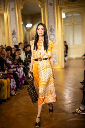 PFW - Leonard Paris A model presents a creation by Leonard Paris for the Women Ready-to-wear Spring-Summer 2026 collection as part of the Paris Fashion Week, in Paris on October 3, 2025. Photo by Eliot Blondet ABACAPRESS.COM Paris Ile-de-France France  Copyright: xBlondetxEliot ABACAx