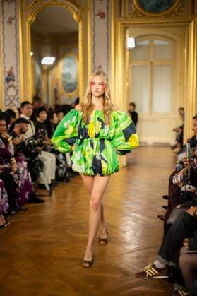 PFW - Leonard Paris A model presents a creation by Leonard Paris for the Women Ready-to-wear Spring-Summer 2026 collection as part of the Paris Fashion Week, in Paris on October 3, 2025. Photo by Eliot Blondet ABACAPRESS.COM Paris Ile-de-France France  Copyright: xBlondetxEliot ABACAx