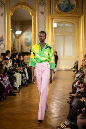 PFW - Leonard Paris A model presents a creation by Leonard Paris for the Women Ready-to-wear Spring-Summer 2026 collection as part of the Paris Fashion Week, in Paris on October 3, 2025. Photo by Eliot Blondet ABACAPRESS.COM Paris Ile-de-France France  Copyright: xBlondetxEliot ABACAx