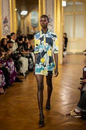 PFW - Leonard Paris A model presents a creation by Leonard Paris for the Women Ready-to-wear Spring-Summer 2026 collection as part of the Paris Fashion Week, in Paris on October 3, 2025. Photo by Eliot Blondet ABACAPRESS.COM Paris Ile-de-France France  Copyright: xBlondetxEliot ABACAx