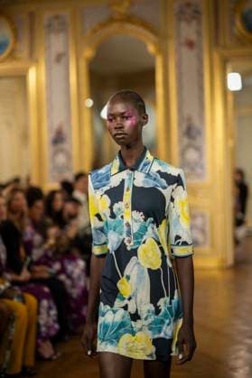 PFW - Leonard Paris A model presents a creation by Leonard Paris for the Women Ready-to-wear Spring-Summer 2026 collection as part of the Paris Fashion Week, in Paris on October 3, 2025. Photo by Eliot Blondet ABACAPRESS.COM Paris Ile-de-France France  Copyright: xBlondetxEliot ABACAx