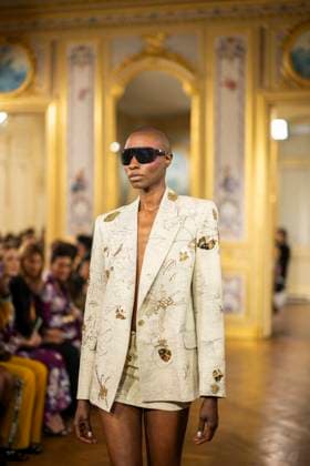 PFW - Leonard Paris A model presents a creation by Leonard Paris for the Women Ready-to-wear Spring-Summer 2026 collection as part of the Paris Fashion Week, in Paris on October 3, 2025. Photo by Eliot Blondet ABACAPRESS.COM Paris Ile-de-France France  Copyright: xBlondetxEliot ABACAx
