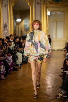 PFW - Leonard Paris A model presents a creation by Leonard Paris for the Women Ready-to-wear Spring-Summer 2026 collection as part of the Paris Fashion Week, in Paris on October 3, 2025. Photo by Eliot Blondet ABACAPRESS.COM Paris Ile-de-France France  Copyright: xBlondetxEliot ABACAx