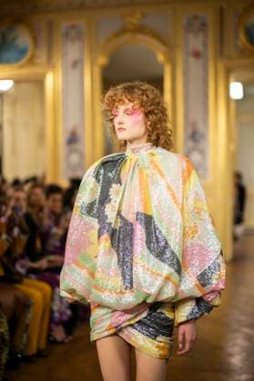 PFW - Leonard Paris A model presents a creation by Leonard Paris for the Women Ready-to-wear Spring-Summer 2026 collection as part of the Paris Fashion Week, in Paris on October 3, 2025. Photo by Eliot Blondet ABACAPRESS.COM Paris Ile-de-France France  Copyright: xBlondetxEliot ABACAx
