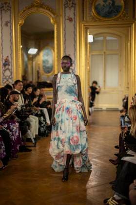 PFW - Leonard Paris A model presents a creation by Leonard Paris for the Women Ready-to-wear Spring-Summer 2026 collection as part of the Paris Fashion Week, in Paris on October 3, 2025. Photo by Eliot Blondet ABACAPRESS.COM Paris Ile-de-France France  Copyright: xBlondetxEliot ABACAx