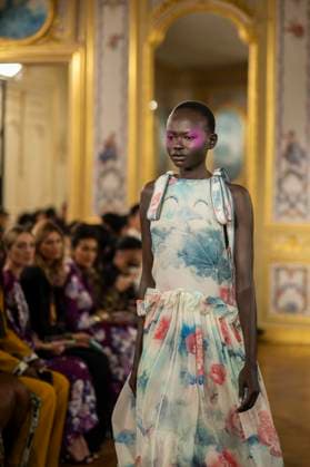 PFW - Leonard Paris A model presents a creation by Leonard Paris for the Women Ready-to-wear Spring-Summer 2026 collection as part of the Paris Fashion Week, in Paris on October 3, 2025. Photo by Eliot Blondet ABACAPRESS.COM Paris Ile-de-France France  Copyright: xBlondetxEliot ABACAx